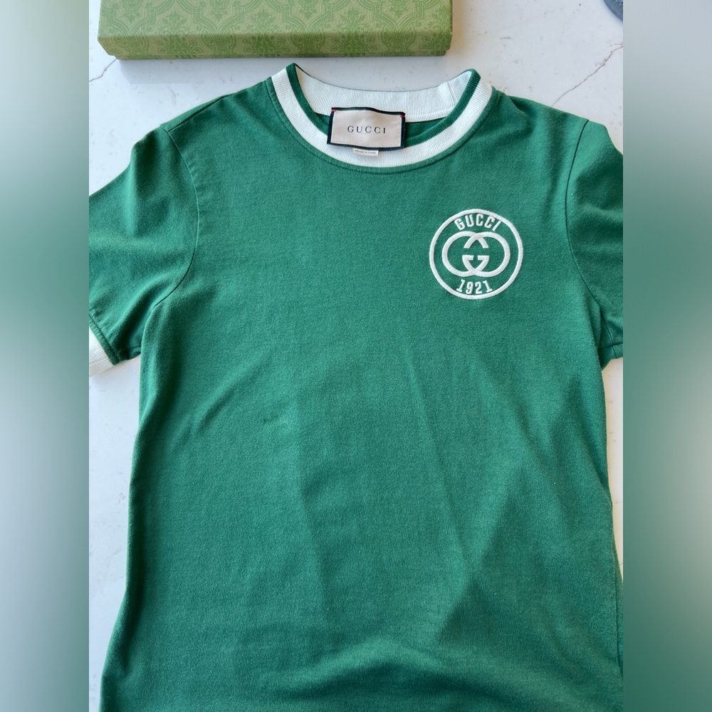 Gucci embroidered women’s T-shirt size M.